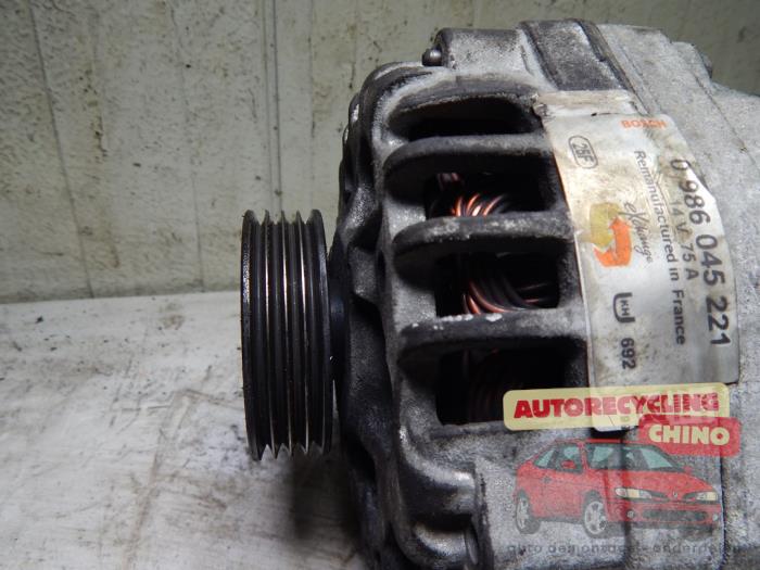Dynamo from a Renault Twingo (C06) 1.2 1998