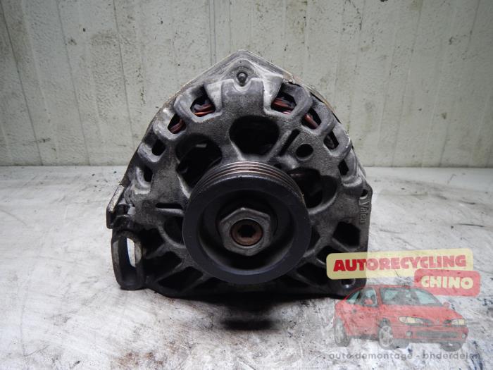 Begagnade Dynamo Renault Twingo (C06) 1.2 Pris € 35,00 Marginaltabell erbjuds av Autorecycling Chino B.V.