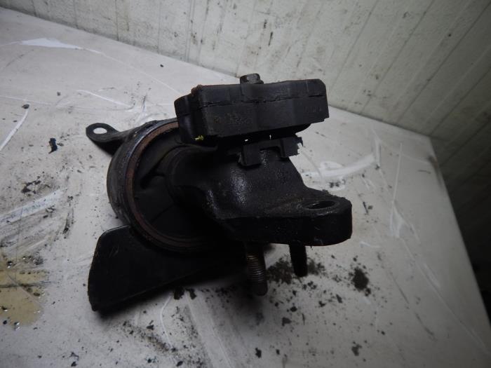 Engine mount from a Toyota Corolla (E10) 1.3i 16V 1997