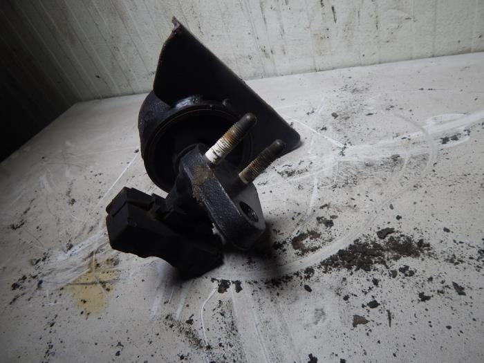 Engine mount from a Toyota Corolla (E10) 1.3i 16V 1997