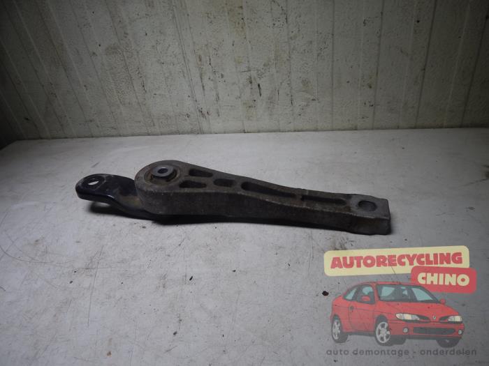 Used Engine mount Audi Q3 (8UB/8UG) 2.0 16V TFSI 170 Quattro Price € 25,00 Margin scheme offered by Autorecycling Chino B.V.