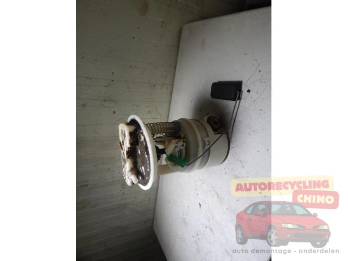 Gebrauchte Benzinpumpe Renault Twingo (C06) 1.2 Preis € 30,00 Margenregelung angeboten von Autorecycling Chino B.V.