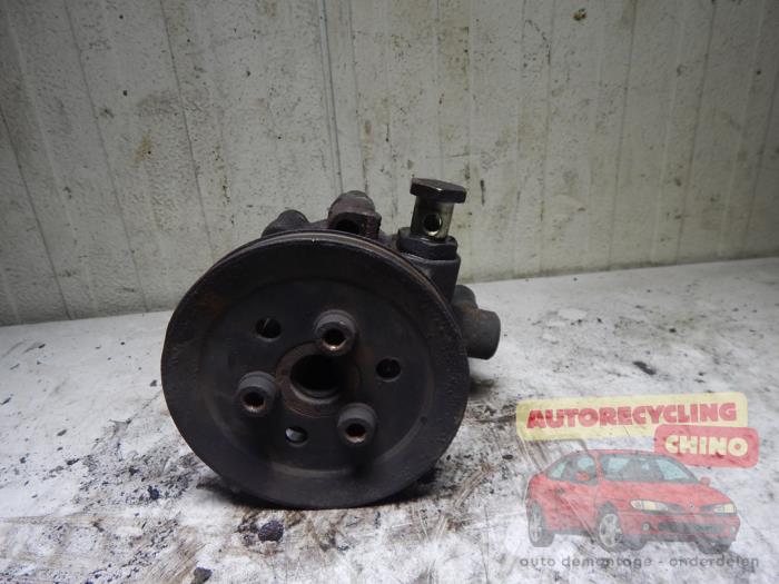 Begagnade Servostyrningspump Volkswagen Golf III Variant (1H5) 1.8 Pris € 35,00 Marginaltabell erbjuds av Autorecycling Chino B.V.