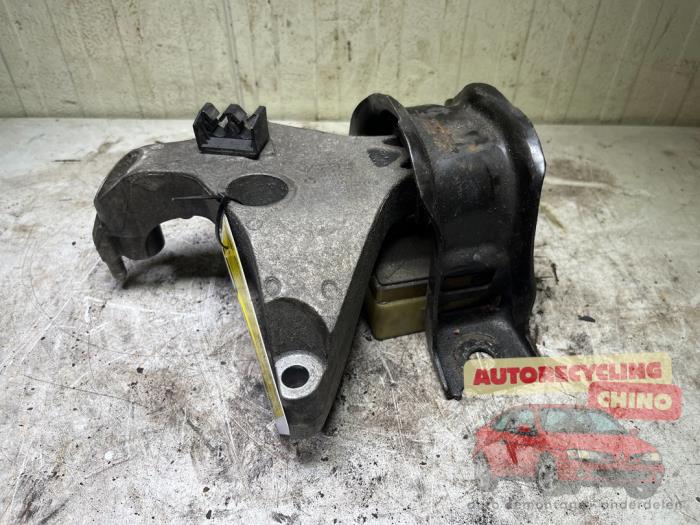 Used Engine mount Renault Kangoo Express (FW) 1.5 dCi 75 Price € 35,00 Margin scheme offered by Autorecycling Chino B.V.