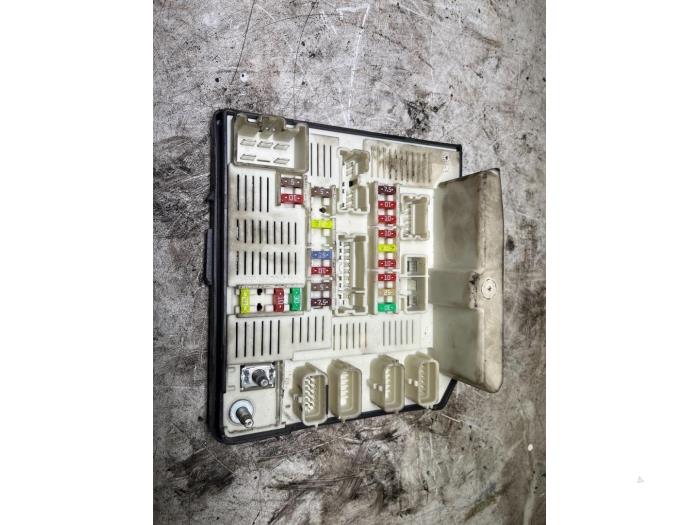 Fuse box from a Renault Kangoo Express (FW) 1.5 dCi 75 2012