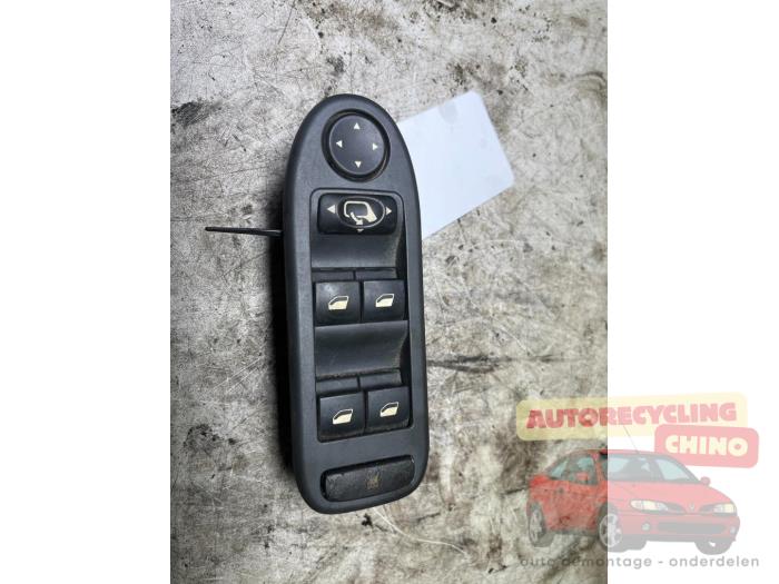 Usados Interruptor de ventanilla eléctrica Citroen C5 II Break (RE) 2.0 16V Precio € 50,00 Norma de margen ofrecido por Autorecycling Chino B.V.