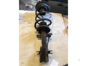 Used Fronts shock absorber, left Renault Laguna II (BG) 1.8 16V Price € 40,00 Margin scheme offered by Autorecycling Bart