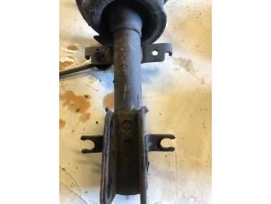 Used Front shock absorber, right Renault Laguna II (BG) 1.8 16V Price € 40,00 Margin scheme offered by Autorecycling Bart