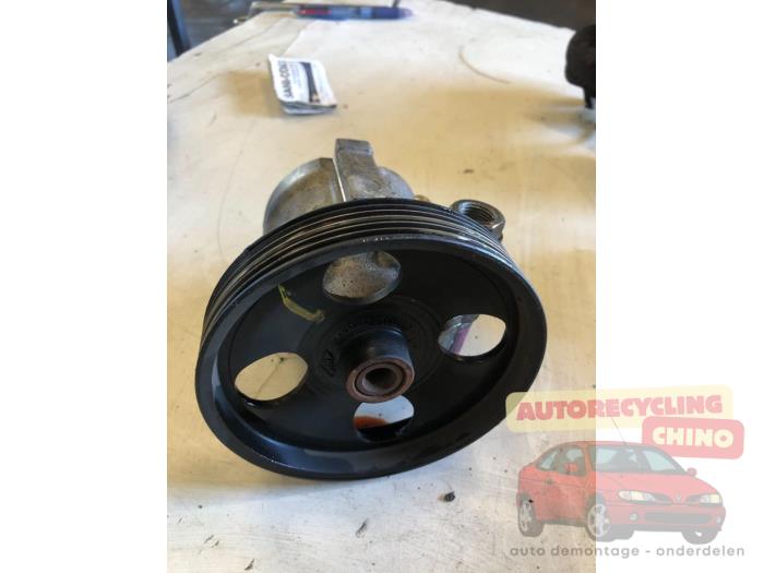 Usagé Pompe de direction Renault Laguna II (BG) 1.8 16V Prix € 40,00 Règlement à la marge proposé par Autorecycling Chino B.V.