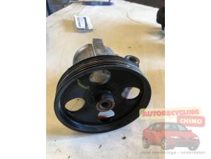 Pompe de direction d'un Renault Laguna II (BG) 1.8 16V 2002