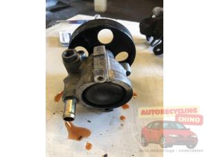 Pompe de direction d'un Renault Laguna II (BG) 1.8 16V 2002