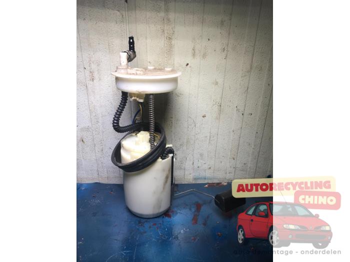 Gebrauchte Benzinpumpe Honda CR-V (RD5/6/7/8) 2.0i 16V VTEC Preis € 50,00 Margenregelung angeboten von Autorecycling Chino B.V.
