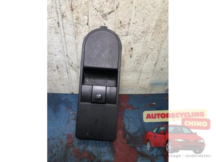 Usados Interruptor de ventanilla eléctrica Opel Tigra Twin Top 1.8 16V Precio € 20,00 Norma de margen ofrecido por Autorecycling Chino B.V.