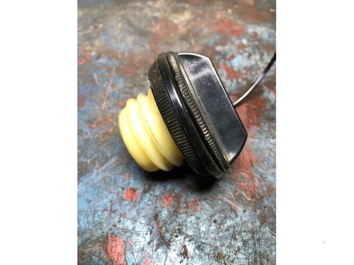 Fuel cap from a Nissan Note (E11) 1.4 16V 2006