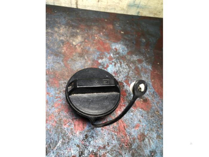 Fuel cap from a Nissan Note (E11) 1.4 16V 2006