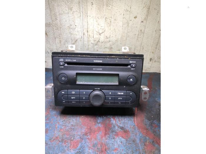 Radio CD player from a Nissan Note (E11) 1.4 16V 2006