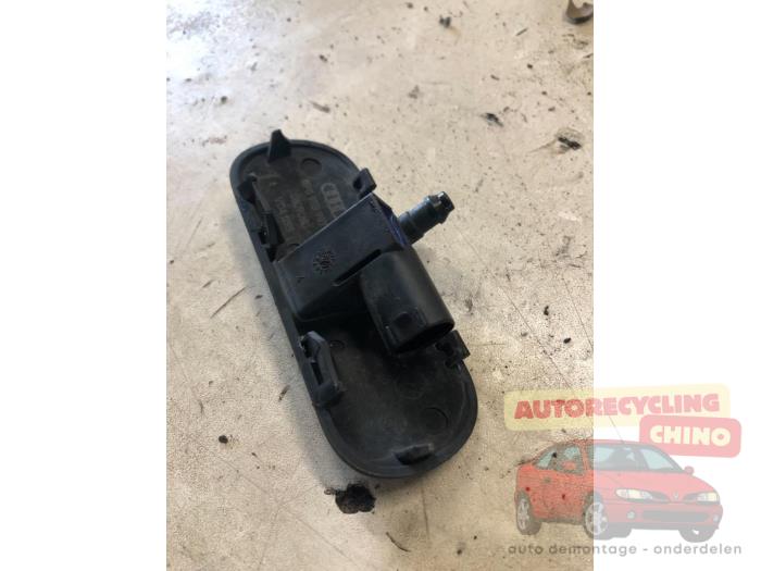 Używane Spryskiwacz przód Audi A3 Cabriolet (8P7) 1.9 TDI Cena € 10,00 Procedura marży oferowane przez Autorecycling Chino B.V.