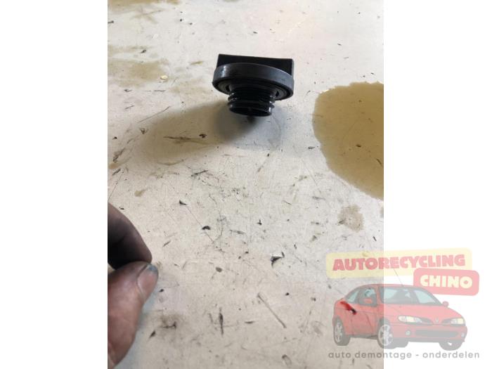 Gebrauchte Ölkappe Suzuki Liana (ERC/ERD/RH4) 1.6 MPi 16V Preis € 15,00 Margenregelung angeboten von Autorecycling Chino B.V.