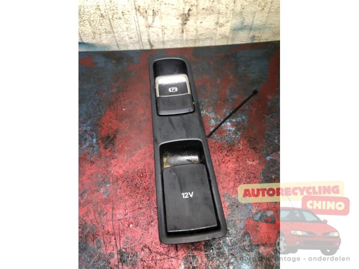 Gebrauchte Handbremse Schalter Audi Q3 (8UB/8UG) 2.0 TDI 16V 120 Preis € 50,00 Margenregelung angeboten von Autorecycling Chino B.V.