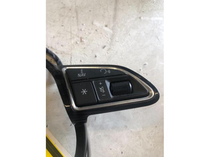 Steering wheel mounted radio control from a Audi Q3 (8UB/8UG) 2.0 TDI 16V 120 2017