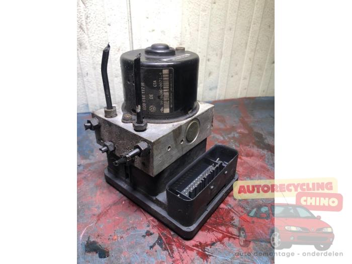 Begagnade ABS-pump Volkswagen Polo IV (9N1/2/3) 1.2 12V Pris € 75,00 Marginaltabell erbjuds av Autorecycling Chino B.V.