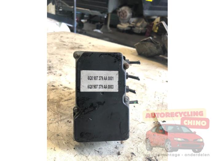 Pompa ABS z Seat Ibiza III (6L1) 1.4 16V 75 2005