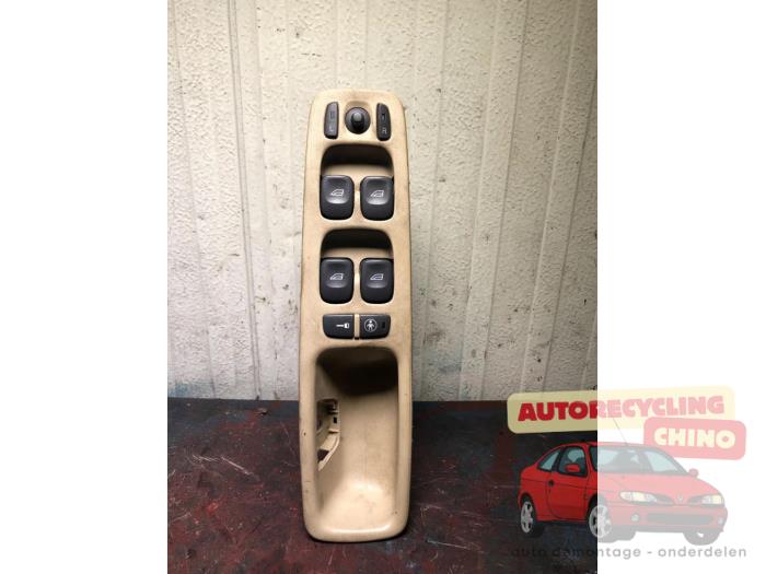 Usados Interruptor de ventanilla eléctrica Volvo S80 (TR/TS) 2.4 SE 20V 170 Precio € 35,00 Norma de margen ofrecido por Autorecycling Chino B.V.