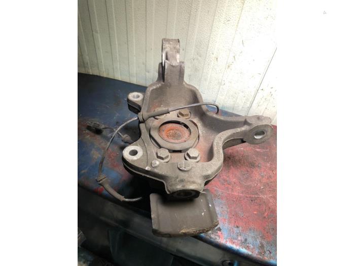 Knuckle, front right from a Renault Laguna Coupé (DT) 2.0 dCi 16V 150 2012