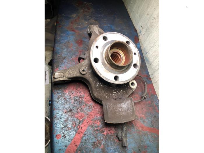 Knuckle, front right from a Renault Laguna Coupé (DT) 2.0 dCi 16V 150 2012
