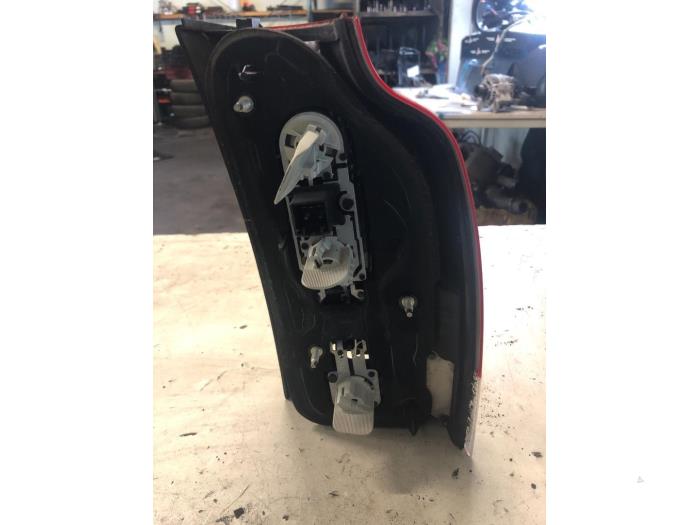 Taillight, left from a Volvo XC70 (SZ) XC70 2.4 D5 20V 2006