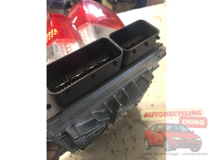 Used Engine management computer Volvo XC70 (SZ) XC70 2.4 D5 20V Price € 100,00 Margin scheme offered by Autorecycling Chino B.V.