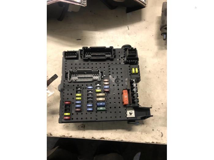 Fuse box from a Volvo XC70 (SZ) XC70 2.4 D5 20V 2006