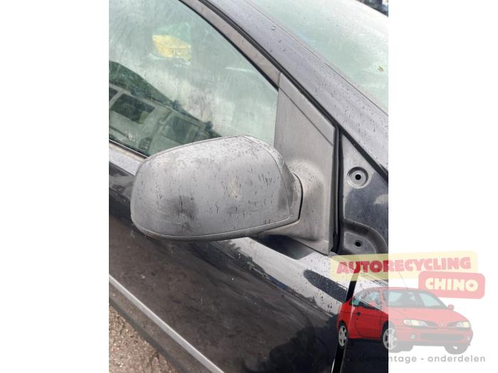 Außenspiegel rechts van een Ford Focus 2 Wagon 1.8 16V 2006