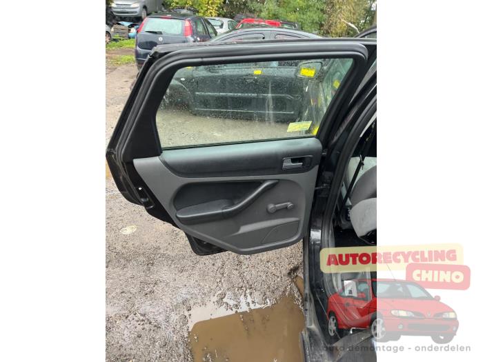 Tür 4-türig links hinten van een Ford Focus 2 Wagon 1.8 16V 2006