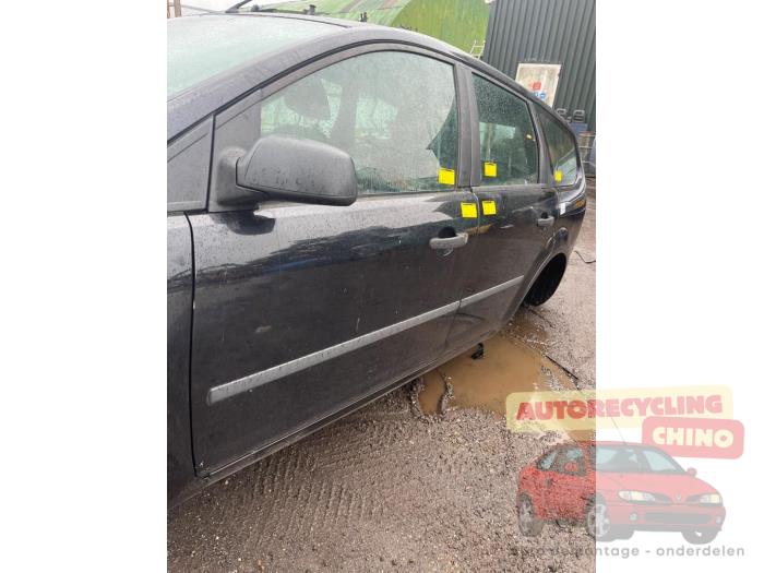 Tür 4-türig links vorne van een Ford Focus 2 Wagon 1.8 16V 2006