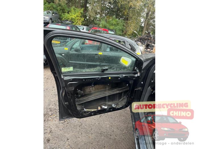 Tür 4-türig links vorne van een Ford Focus 2 Wagon 1.8 16V 2006