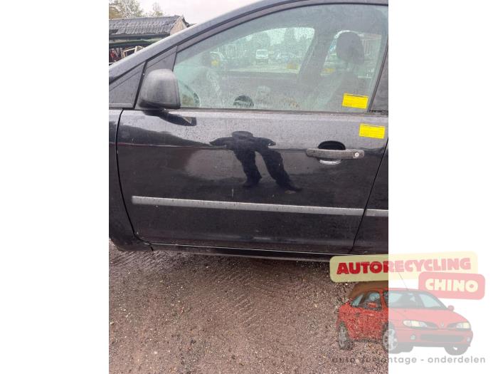 Tür 4-türig links vorne van een Ford Focus 2 Wagon 1.8 16V 2006