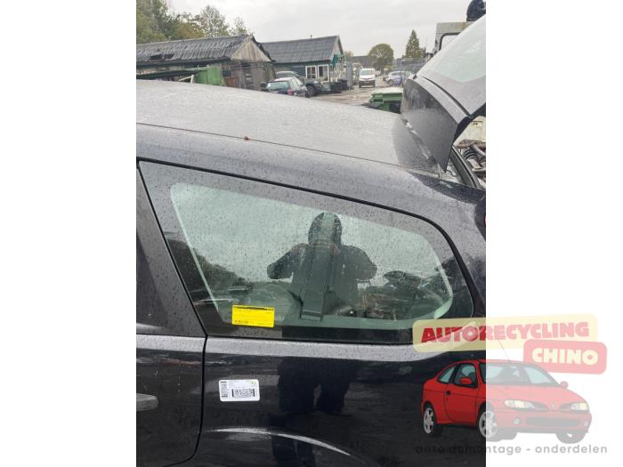 Zusätzliches Fenster 4-türig links hinten van een Ford Focus 2 Wagon 1.8 16V 2006
