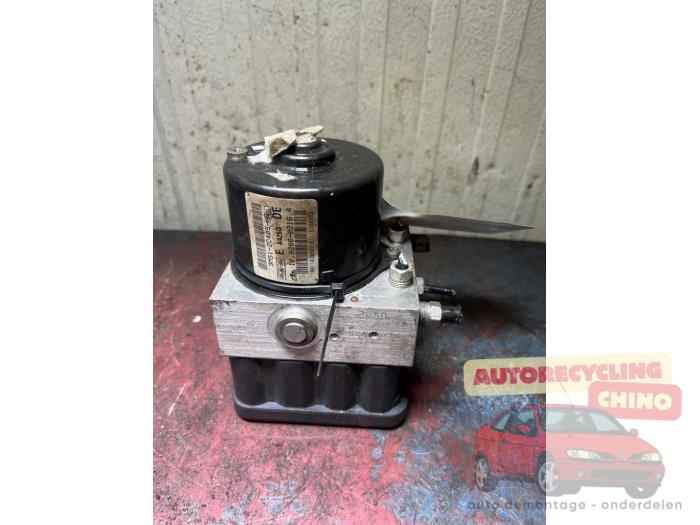 ABS Pumpe van een Ford Focus 2 Wagon 1.8 16V 2006