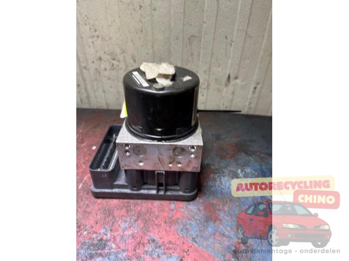 ABS Pumpe van een Ford Focus 2 Wagon 1.8 16V 2006