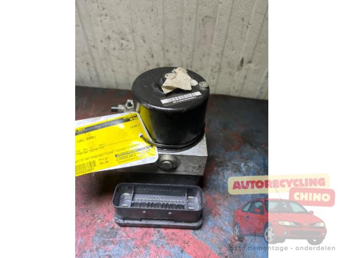 ABS Pumpe van een Ford Focus 2 Wagon 1.8 16V 2006