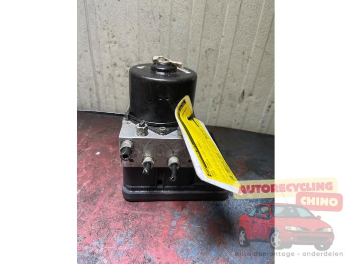 ABS Pumpe van een Ford Focus 2 Wagon 1.8 16V 2006
