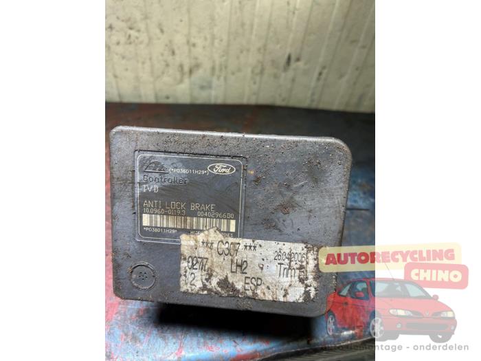 ABS Pumpe van een Ford Focus 2 Wagon 1.8 16V 2006