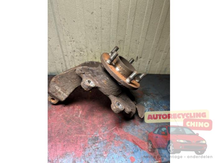 Achsschenkelhalter links vorne van een Ford Focus 2 Wagon 1.8 16V 2006