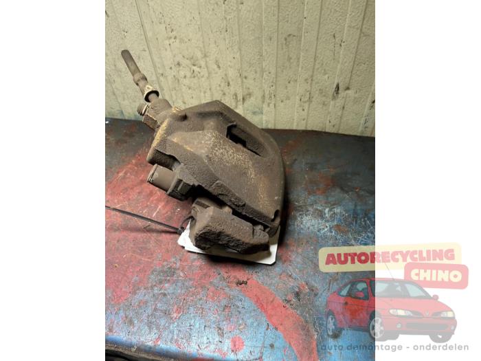 Bremszange rechts vorne van een Ford Focus 2 Wagon 1.8 16V 2006
