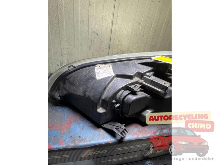 Scheinwerfer rechts van een Ford Focus 2 Wagon 1.8 16V 2006