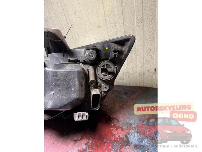 Scheinwerfer rechts van een Ford Focus 2 Wagon 1.8 16V 2006