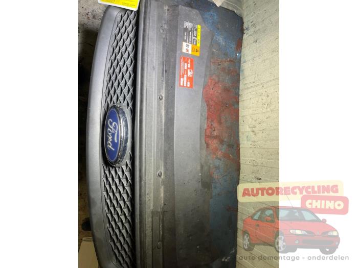 Grill van een Ford Focus 2 Wagon 1.8 16V 2006