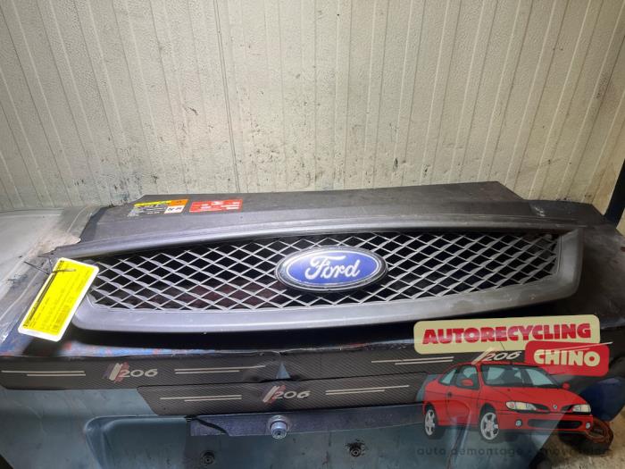 Grill van een Ford Focus 2 Wagon 1.8 16V 2006