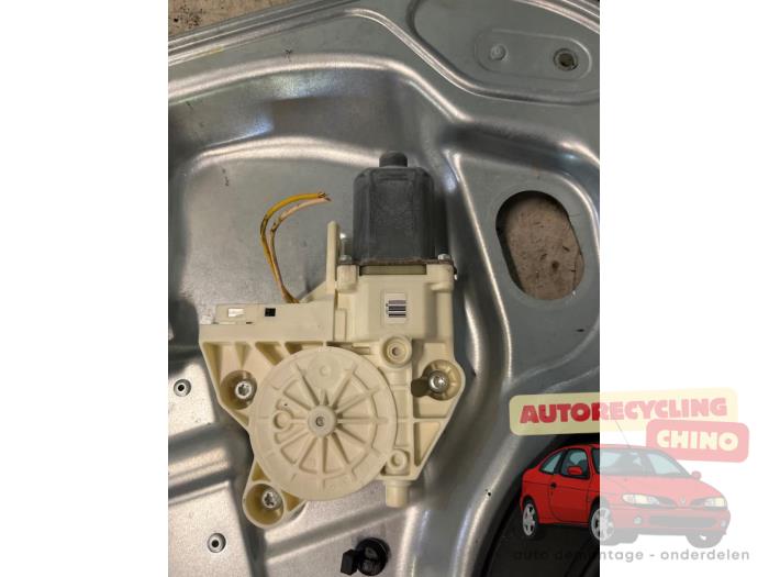 Fenstermechanik 4-türig links vorne van een Ford Focus 2 Wagon 1.8 16V 2006